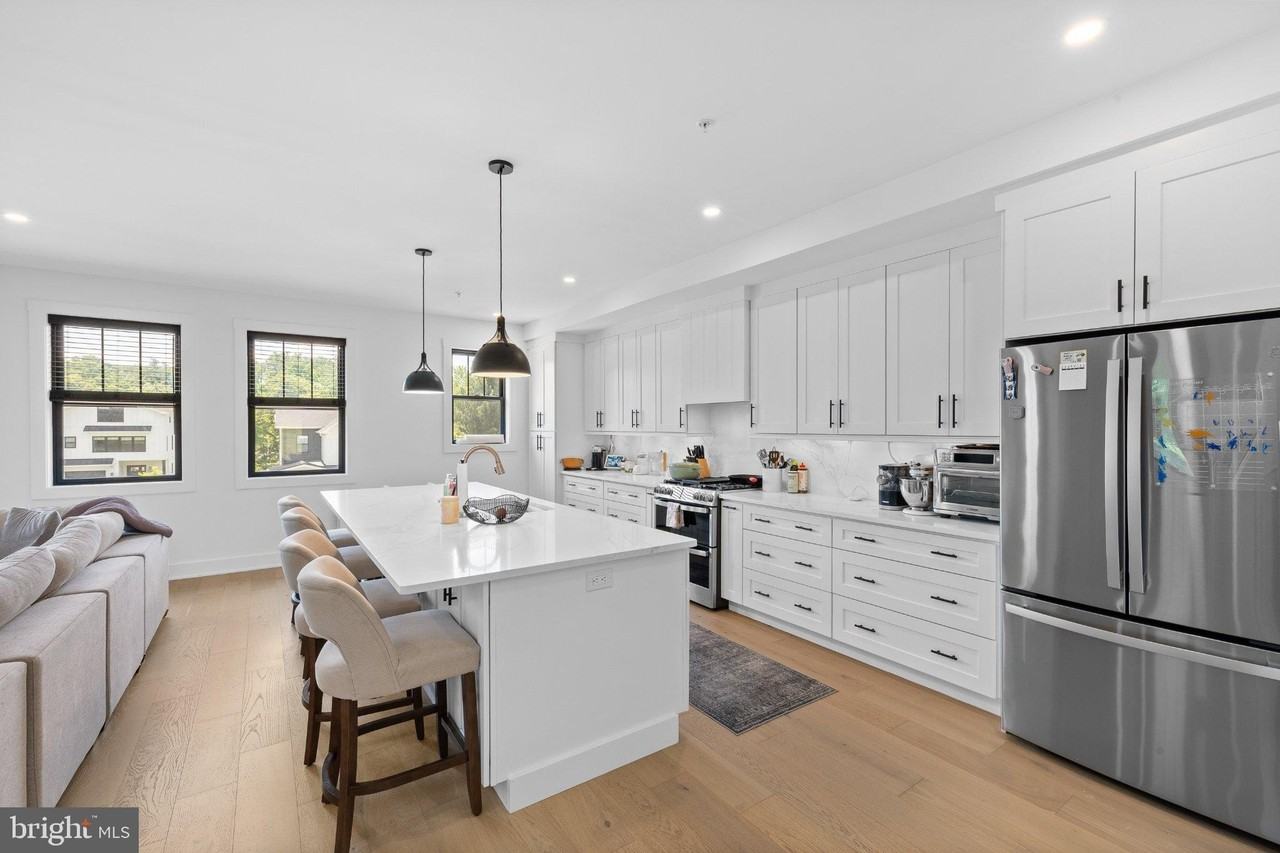 985 Henry Ave - Photo 7 of 28