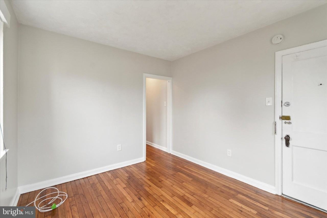 404 E Jefferson St #3 - Photo 3 of 14