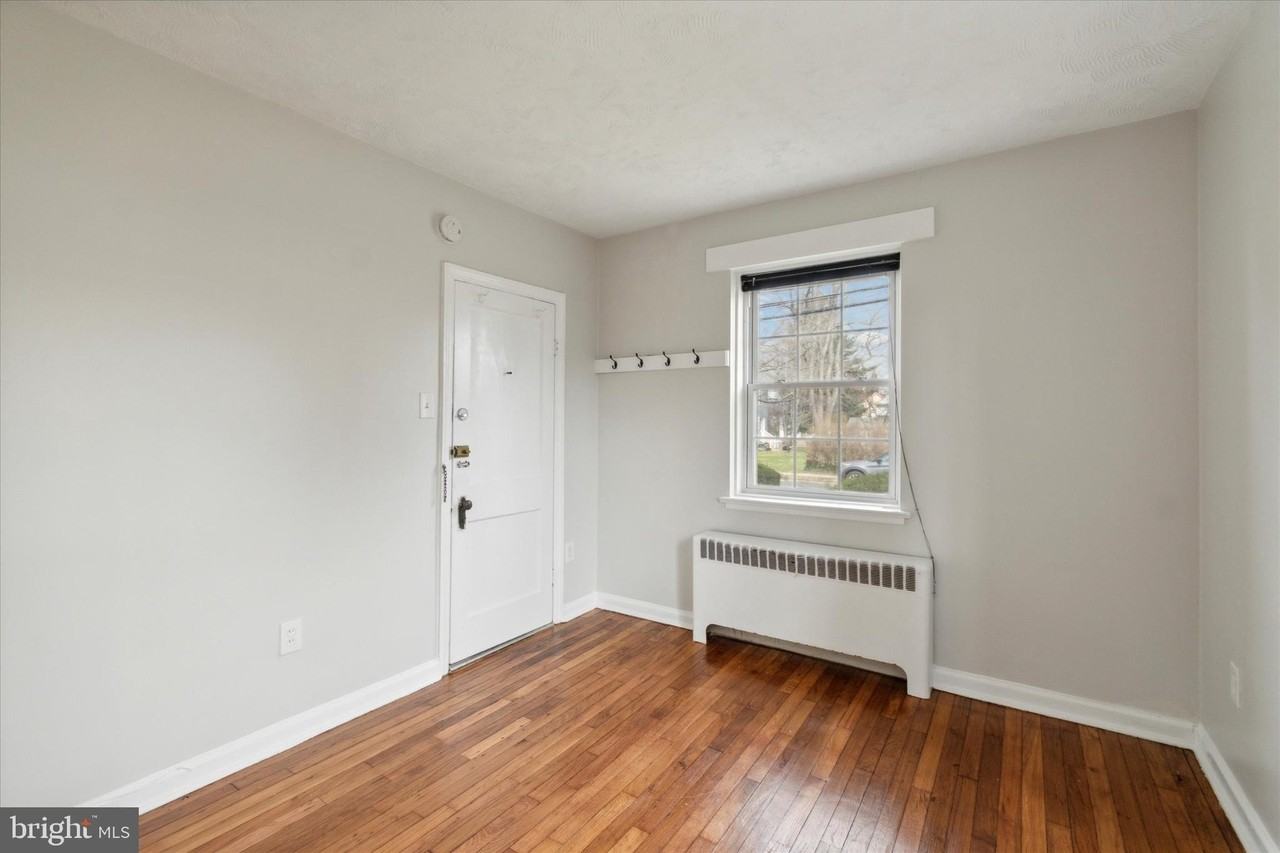 404 E Jefferson St #3 - Photo 4 of 14