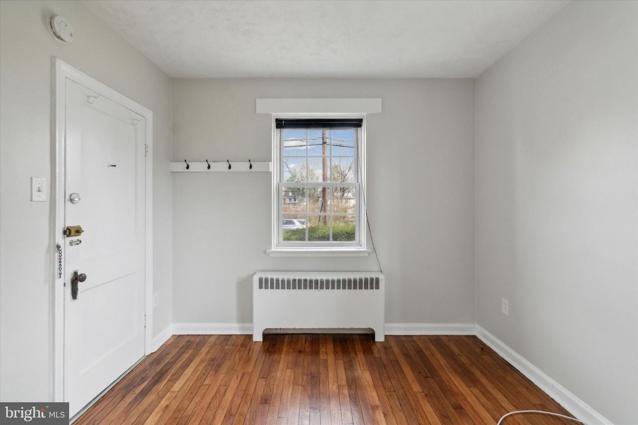 404 E Jefferson St #3 - Photo 5 of 14