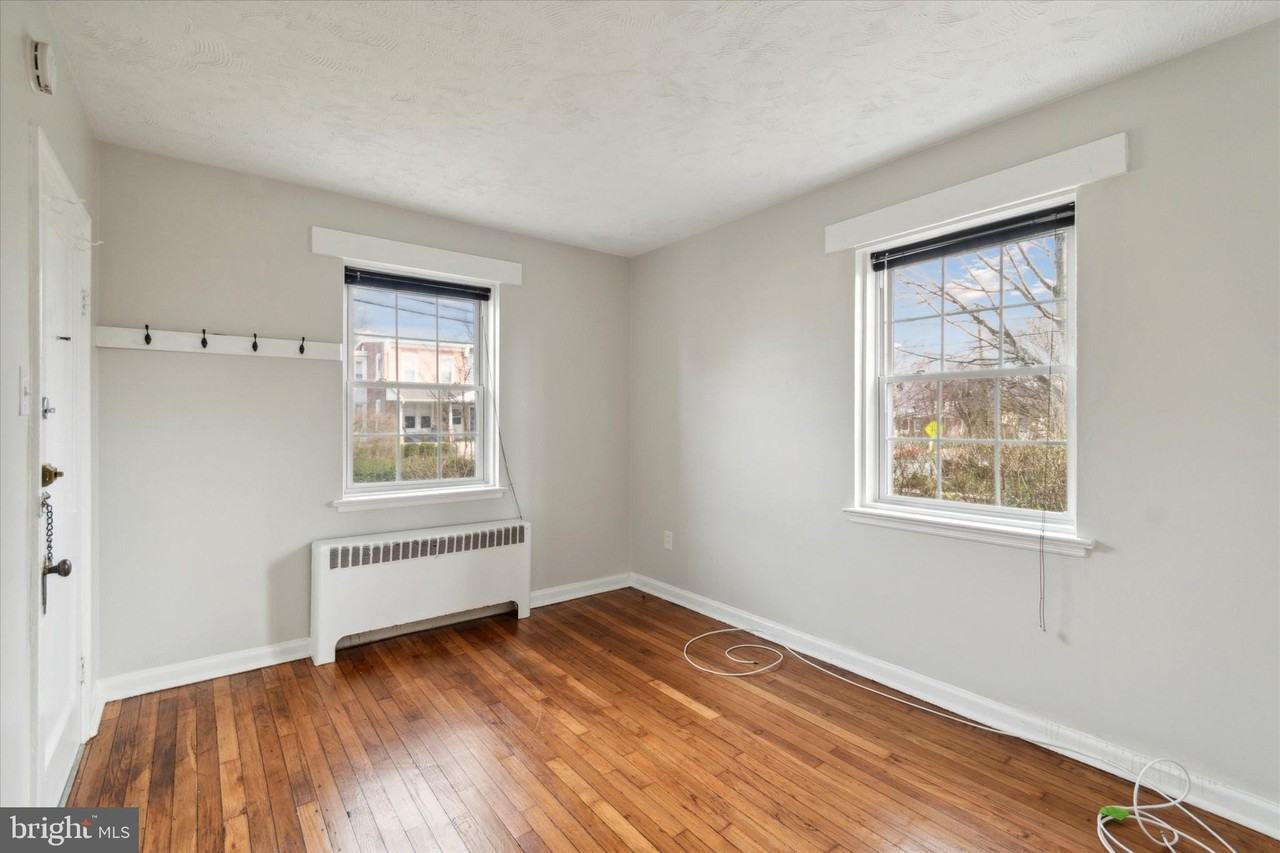 404 E Jefferson St #3 - Photo 6 of 14