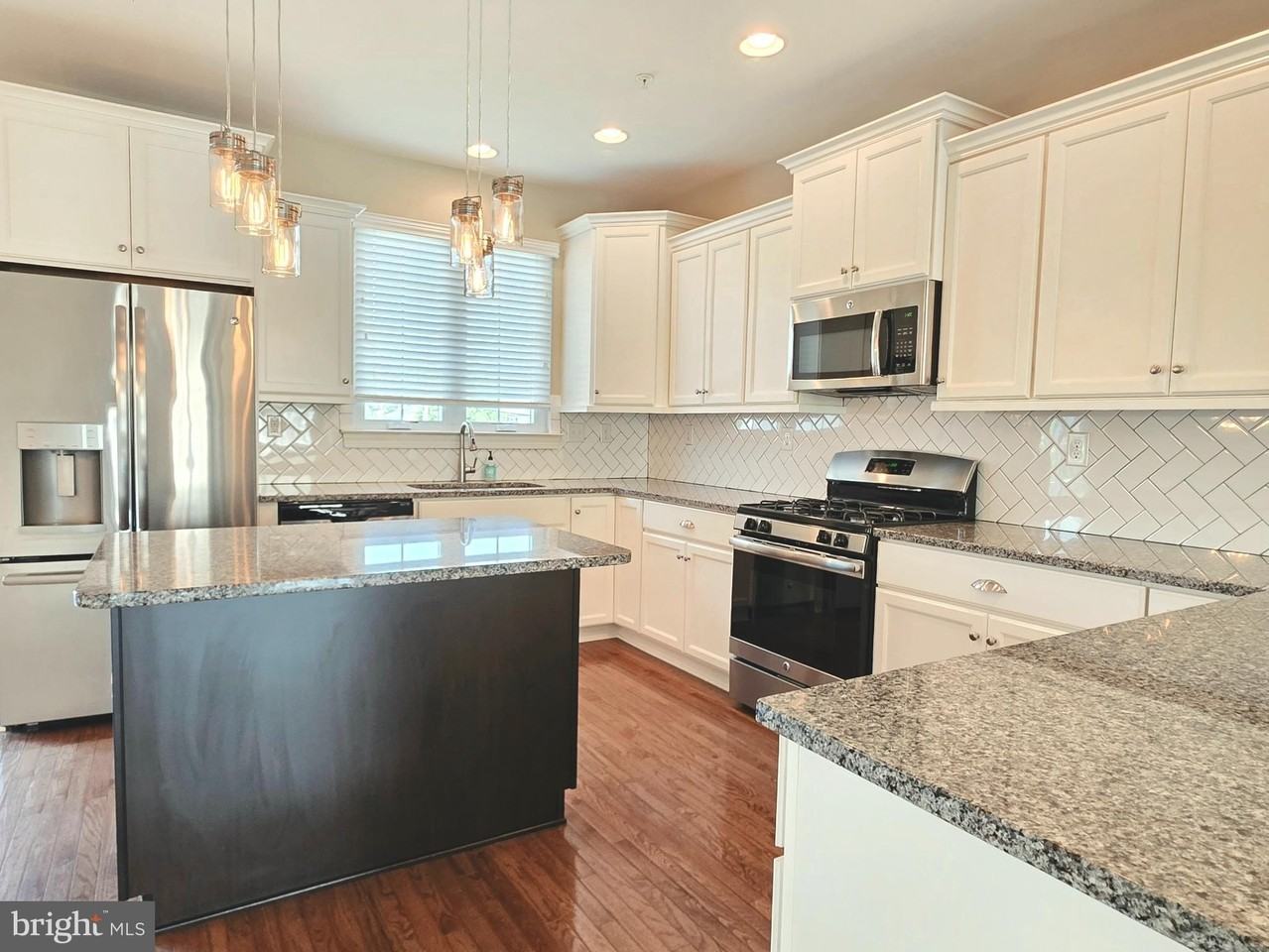 301 W Hamlin Ave - Photo 4 of 19