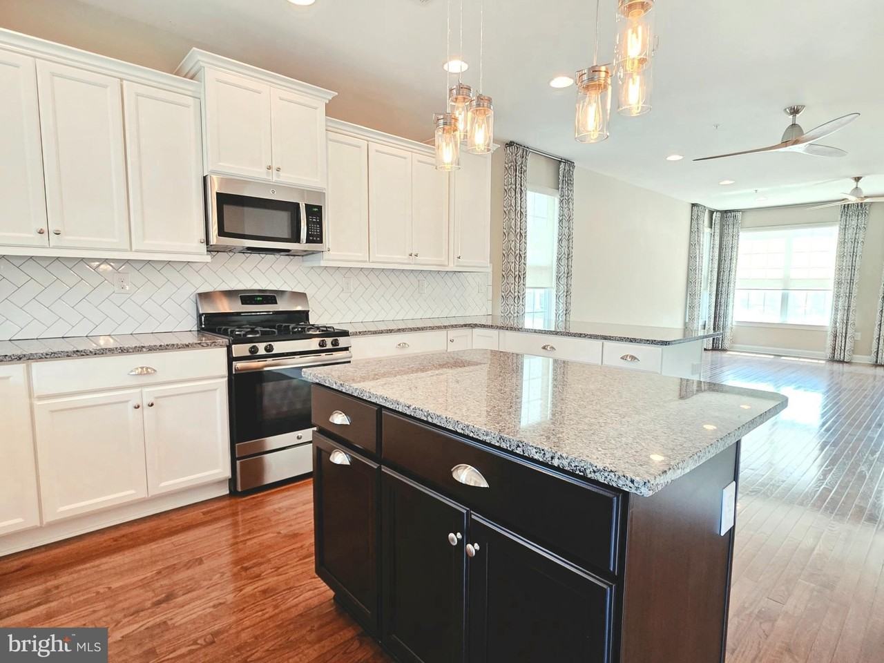 301 W Hamlin Ave - Photo 5 of 19