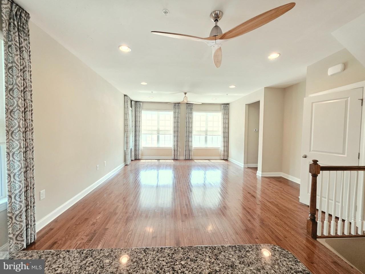 301 W Hamlin Ave - Photo 7 of 19
