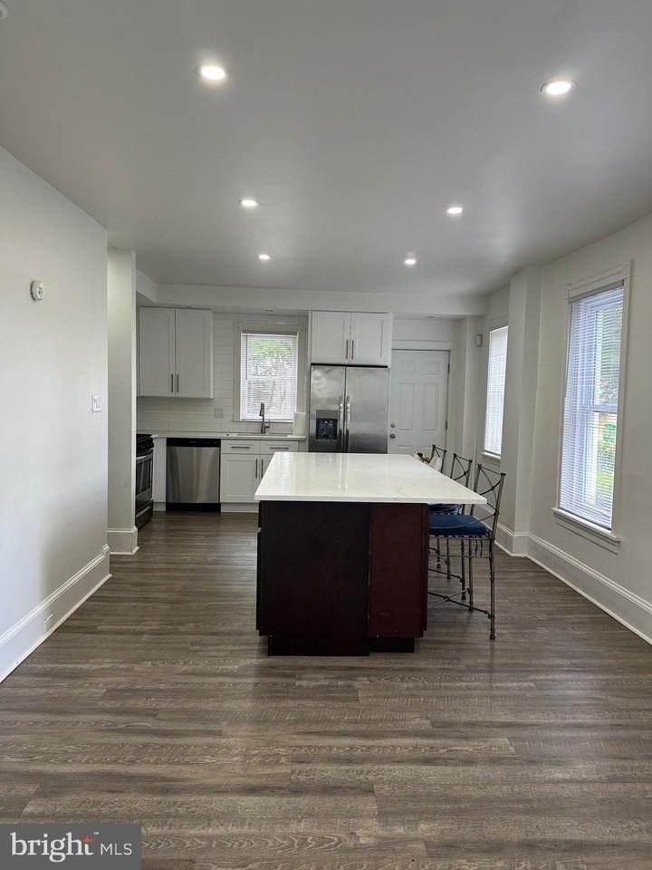482 Martin St - Photo 2 of 34