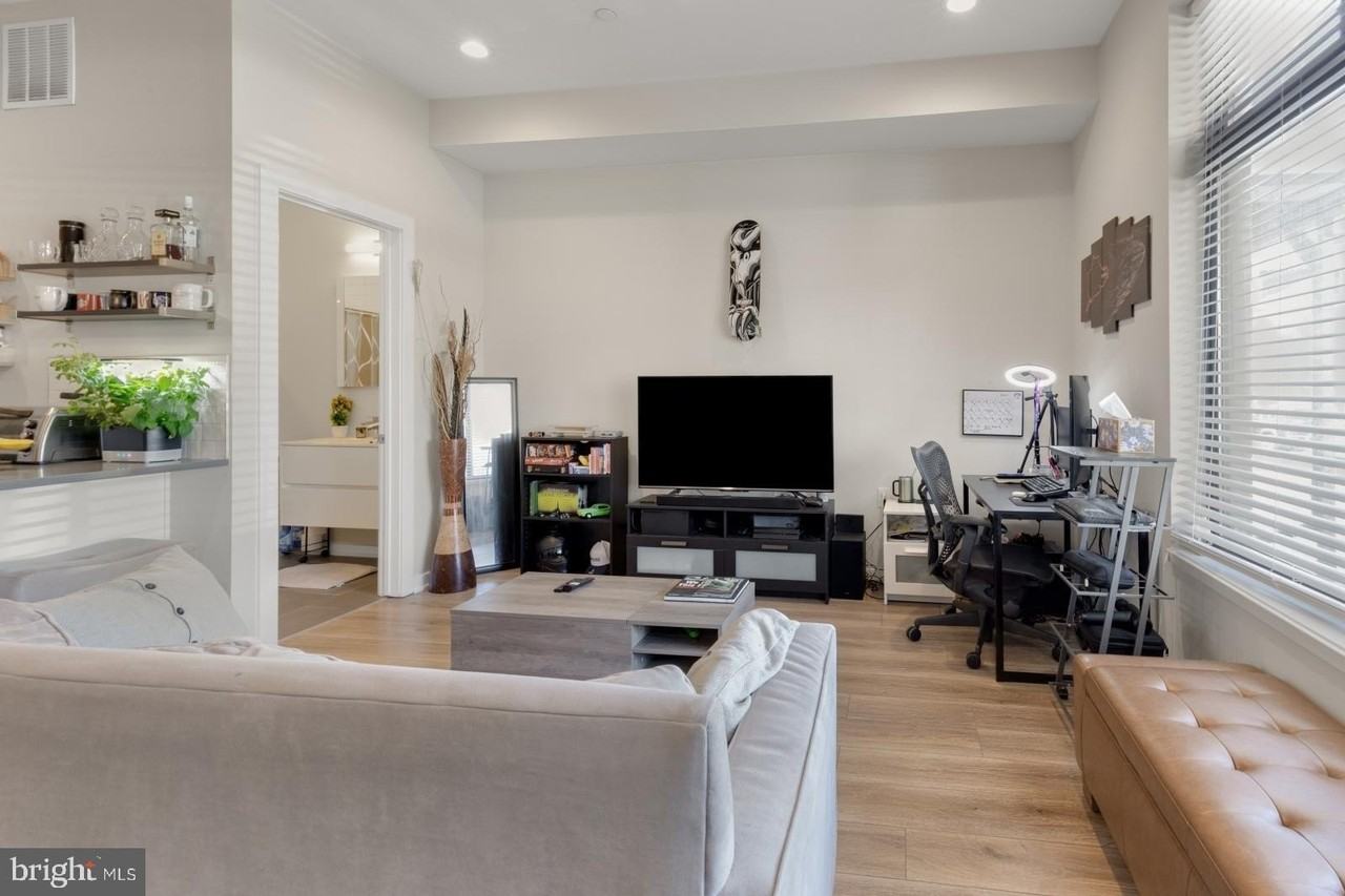 385 Martin St #1F - Photo 3 of 18