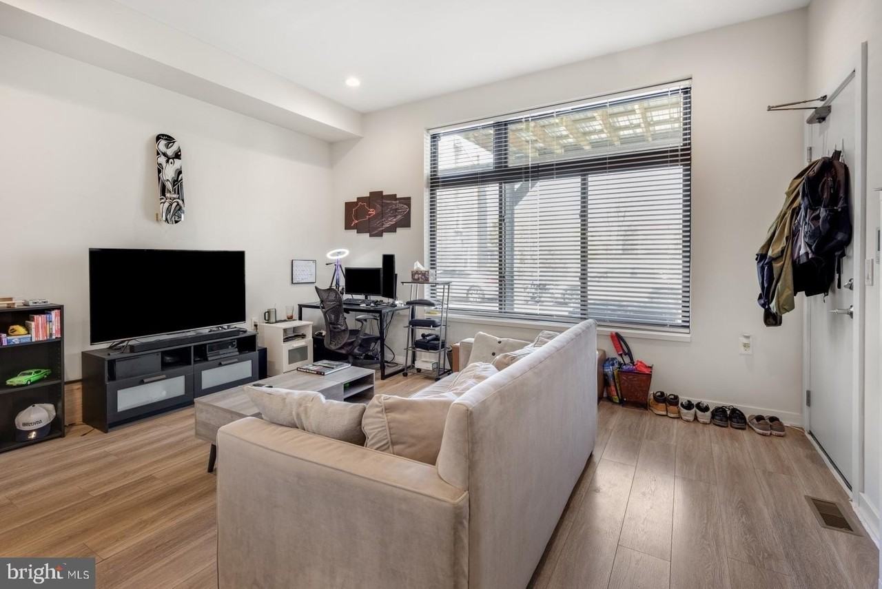 385 Martin St #1F - Photo 5 of 18