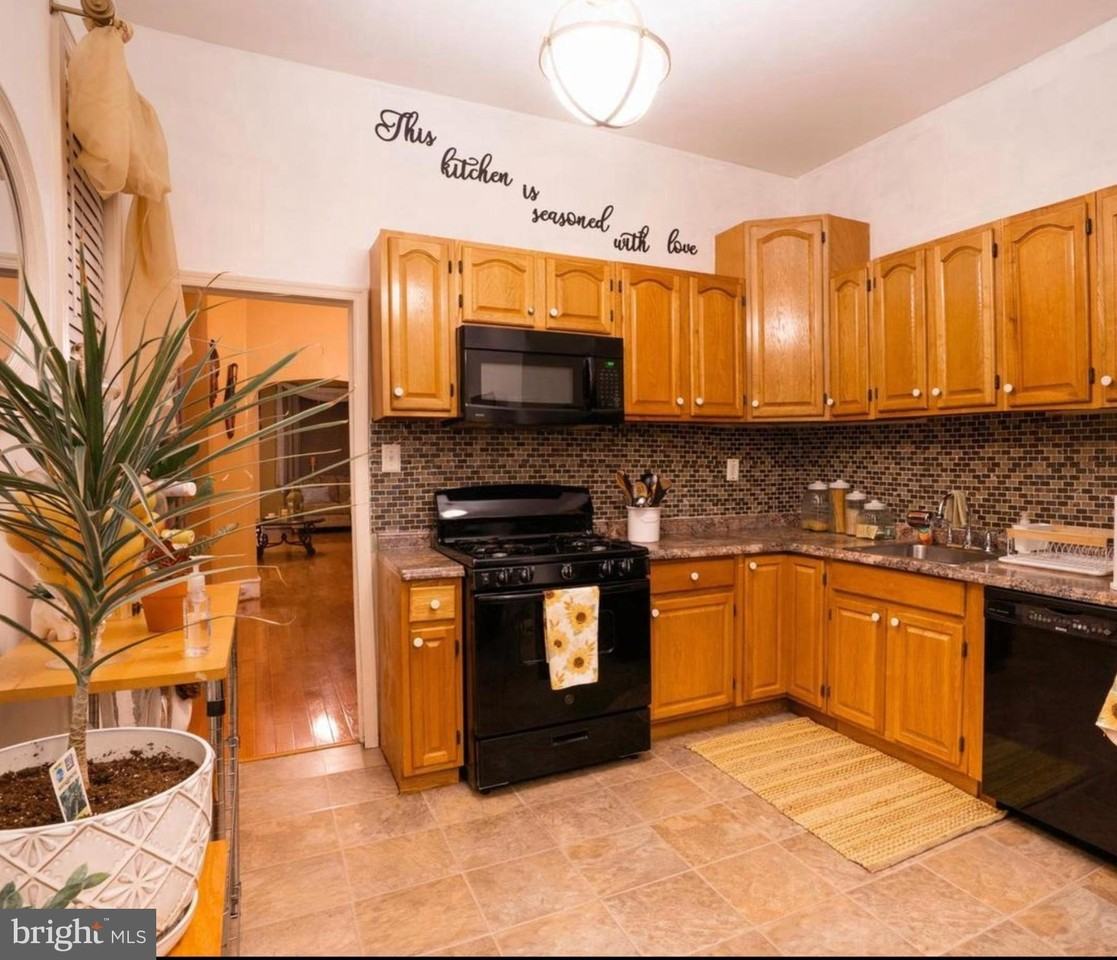 1214 N 57th St - Photo 4 of 16