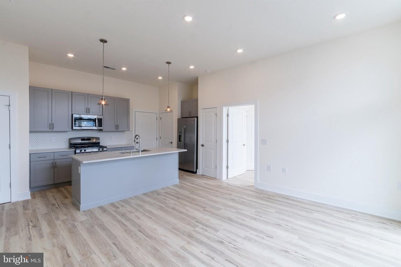 1129 Germantown Ave #4C - Photo 4 of 24