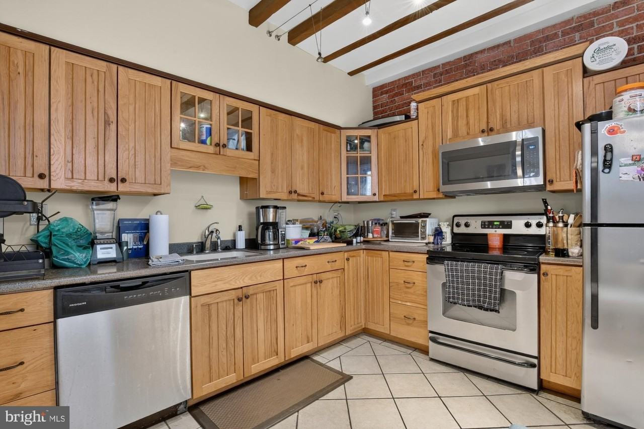 2528 Waverly St - Photo 3 of 21