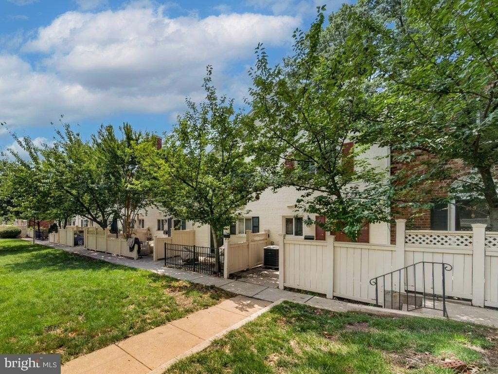 1201 N Van Dorn St - Photo 3 of 30