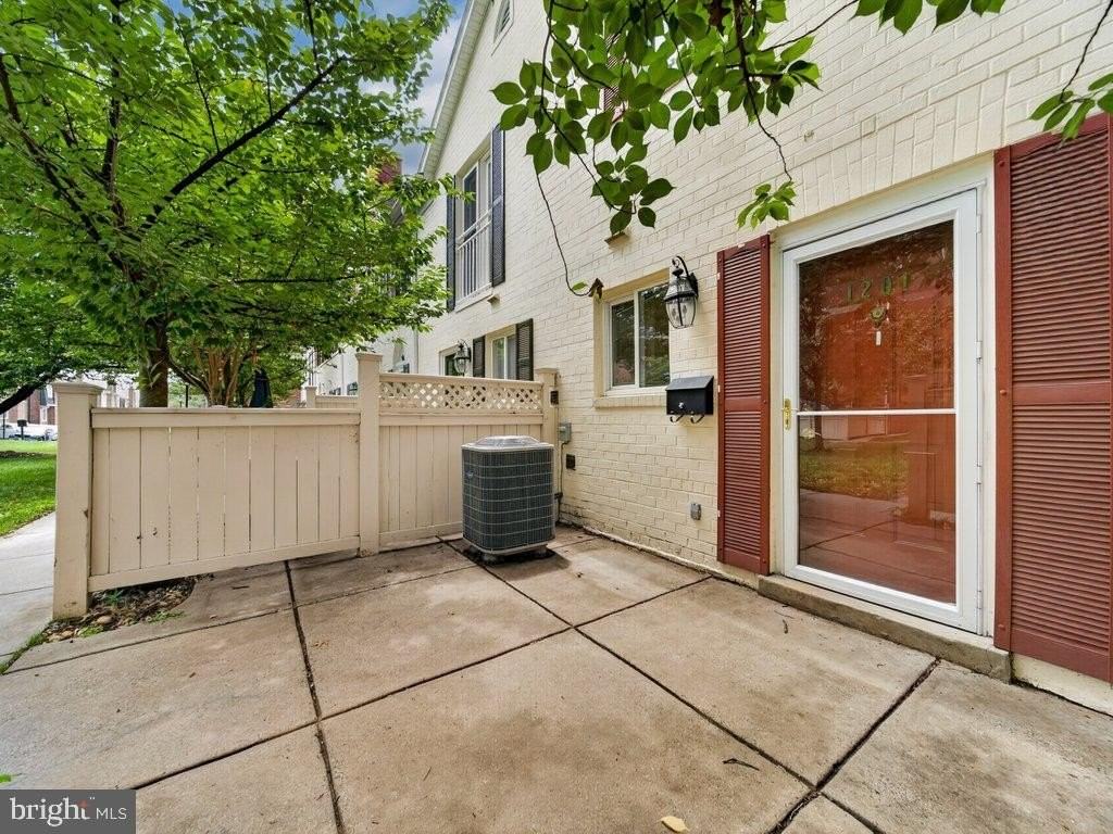 1201 N Van Dorn St - Photo 4 of 30