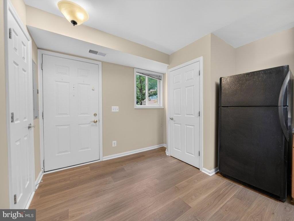 1201 N Van Dorn St - Photo 6 of 30