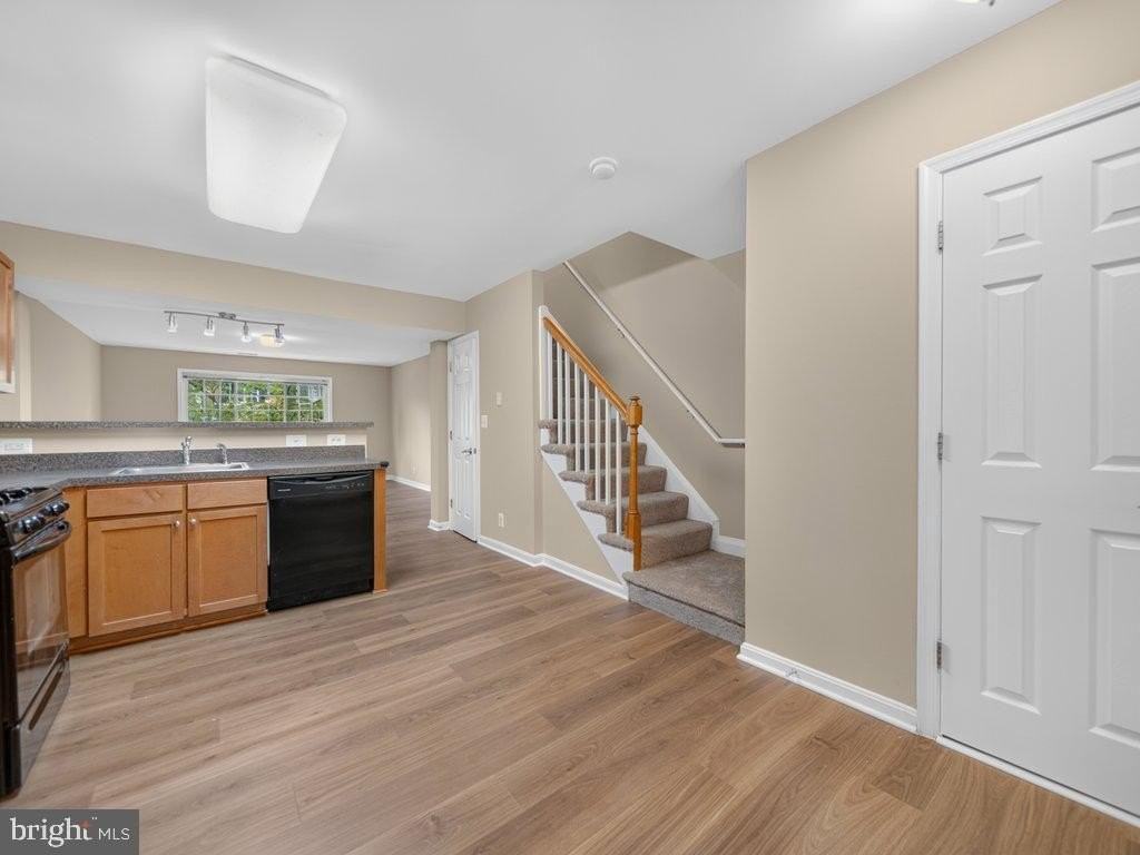 1201 N Van Dorn St - Photo 7 of 30