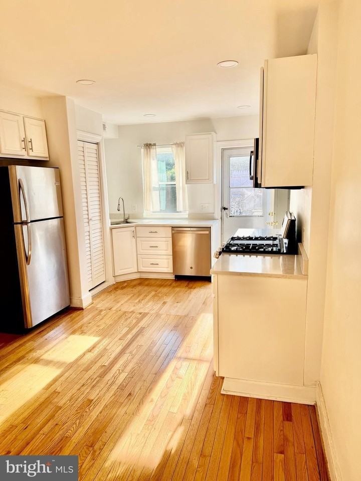 420 N Henry St - Photo 5 of 5