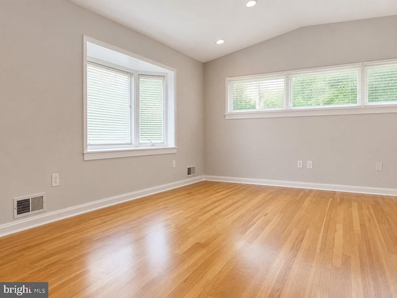 10827 Charles Dr - Photo 2 of 20