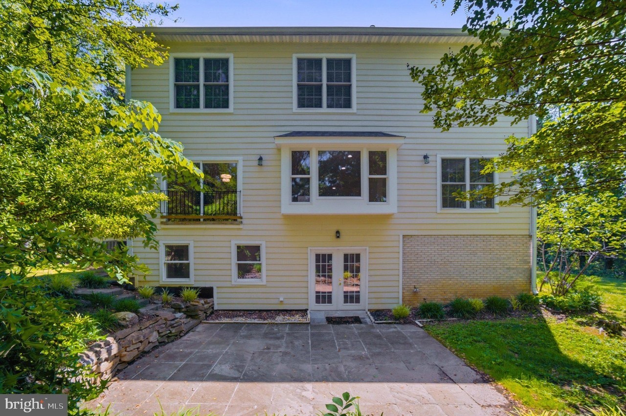 1310 Forestwood Dr - Photo 4 of 39