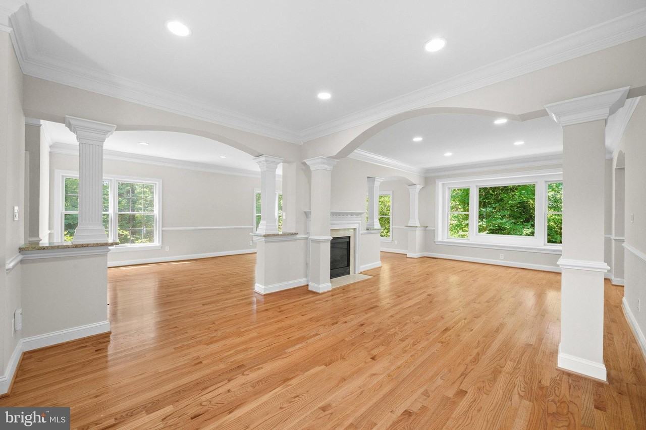 1310 Forestwood Dr - Photo 6 of 39