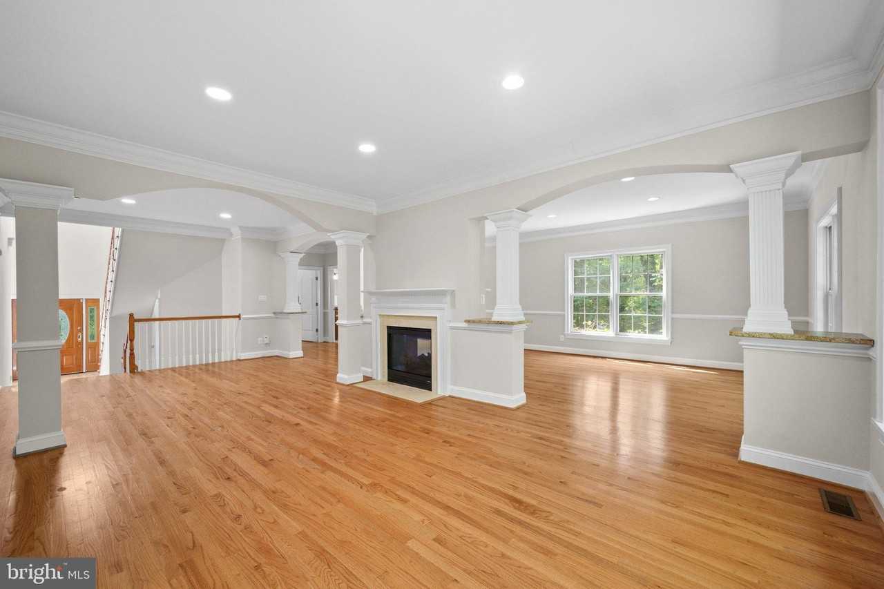 1310 Forestwood Dr - Photo 7 of 39
