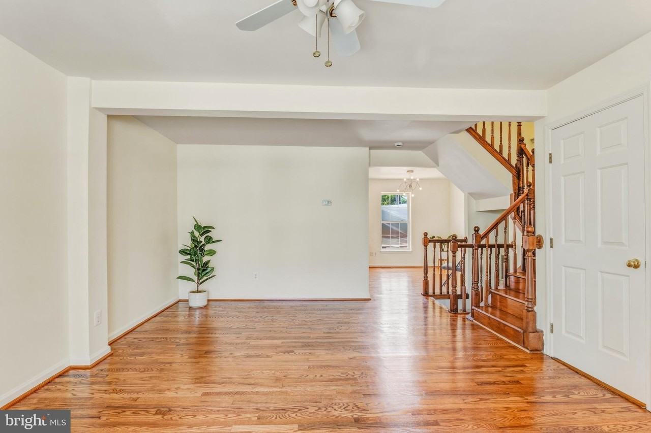 6423 Katherine Ann Ln - Photo 3 of 35