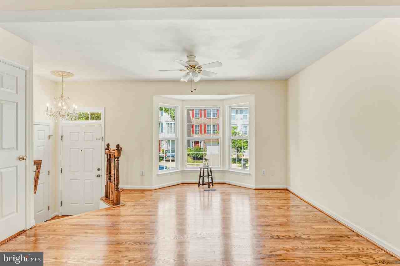 6423 Katherine Ann Ln - Photo 4 of 35