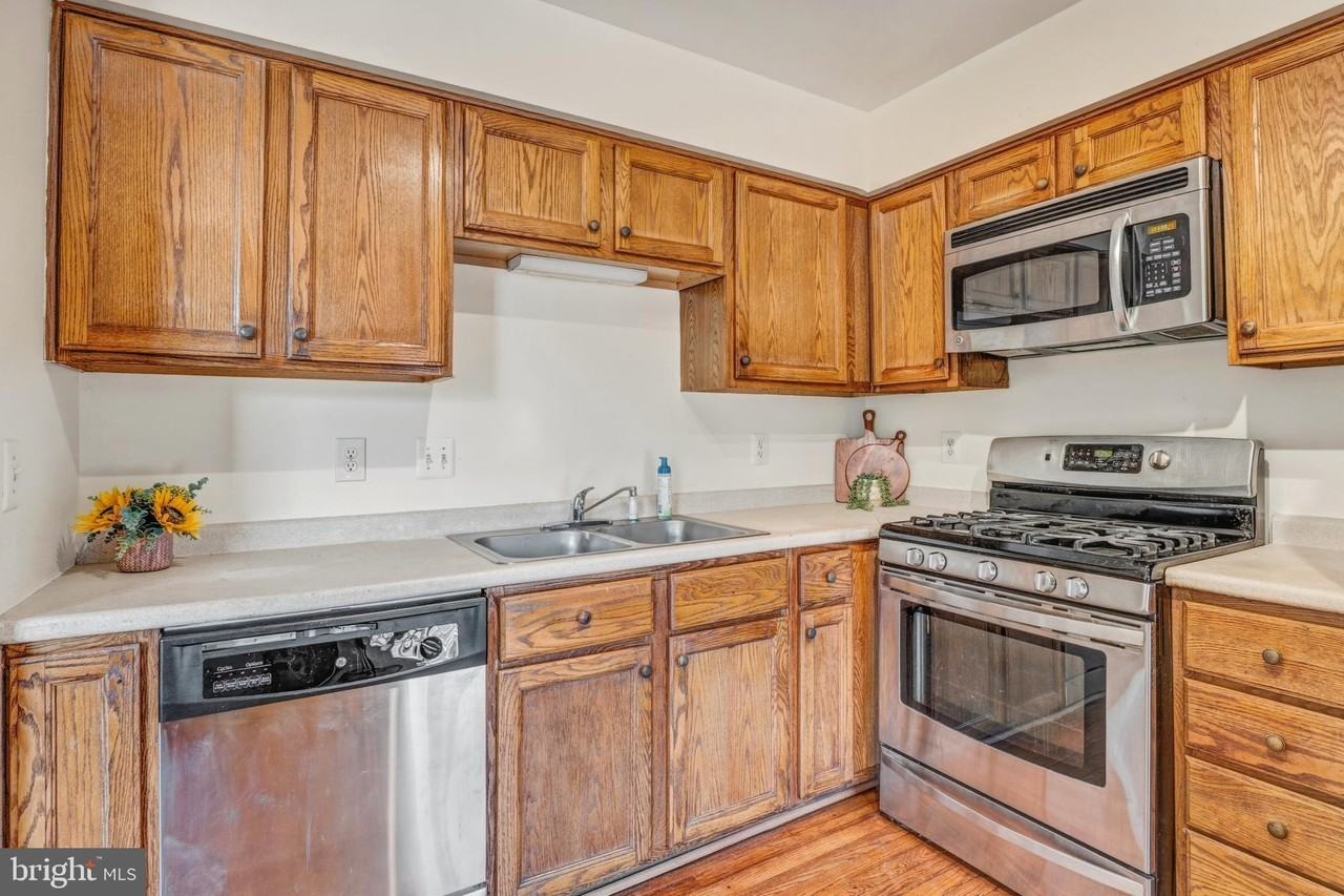 6423 Katherine Ann Ln - Photo 6 of 35