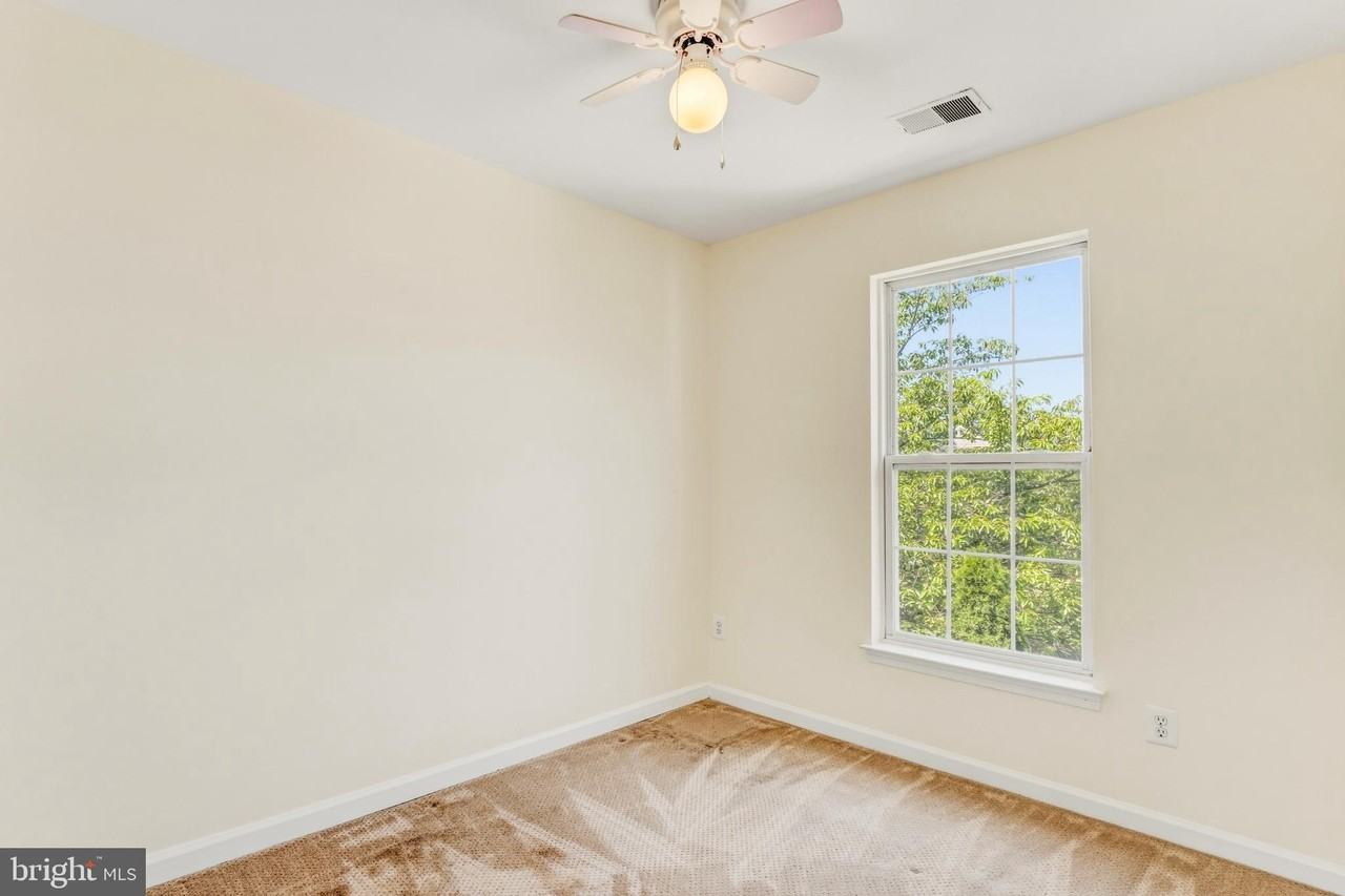 6423 Katherine Ann Ln - Photo 7 of 35