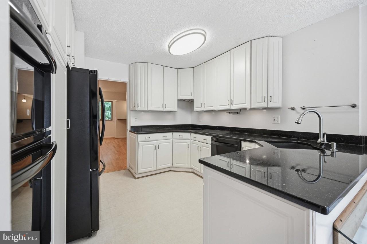2242 Cartwright Pl - Photo 5 of 40