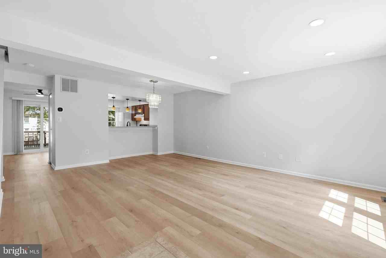 7691 Northern Oaks Ct - Photo 6 of 38