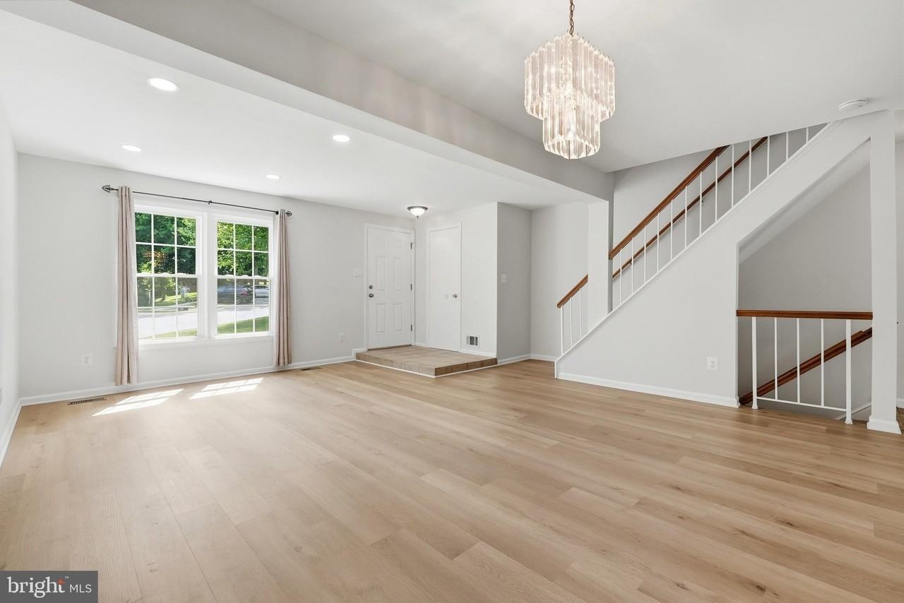 7691 Northern Oaks Ct - Photo 7 of 38