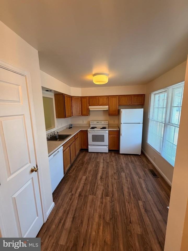 1169 Commercial Ct - Photo 3 of 6