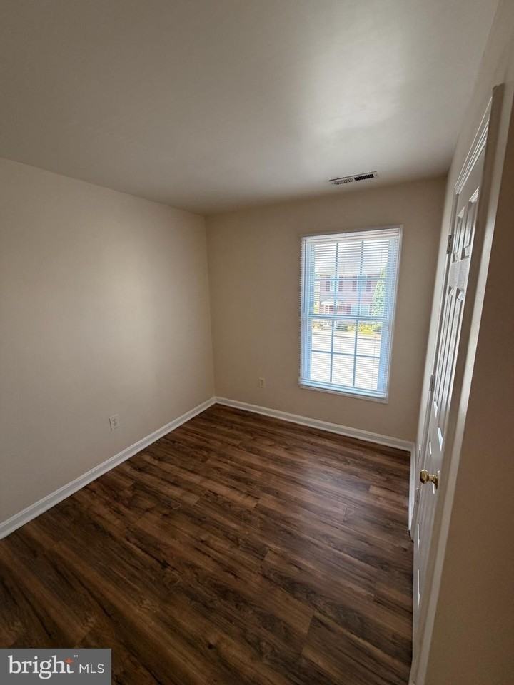 1169 Commercial Ct - Photo 4 of 6