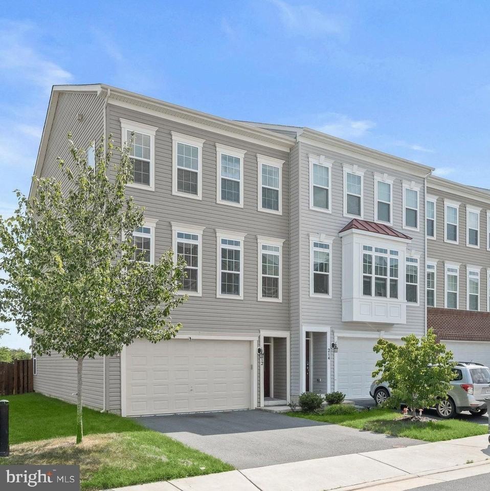 212 Upper Brook Ter - Photo 2 of 46