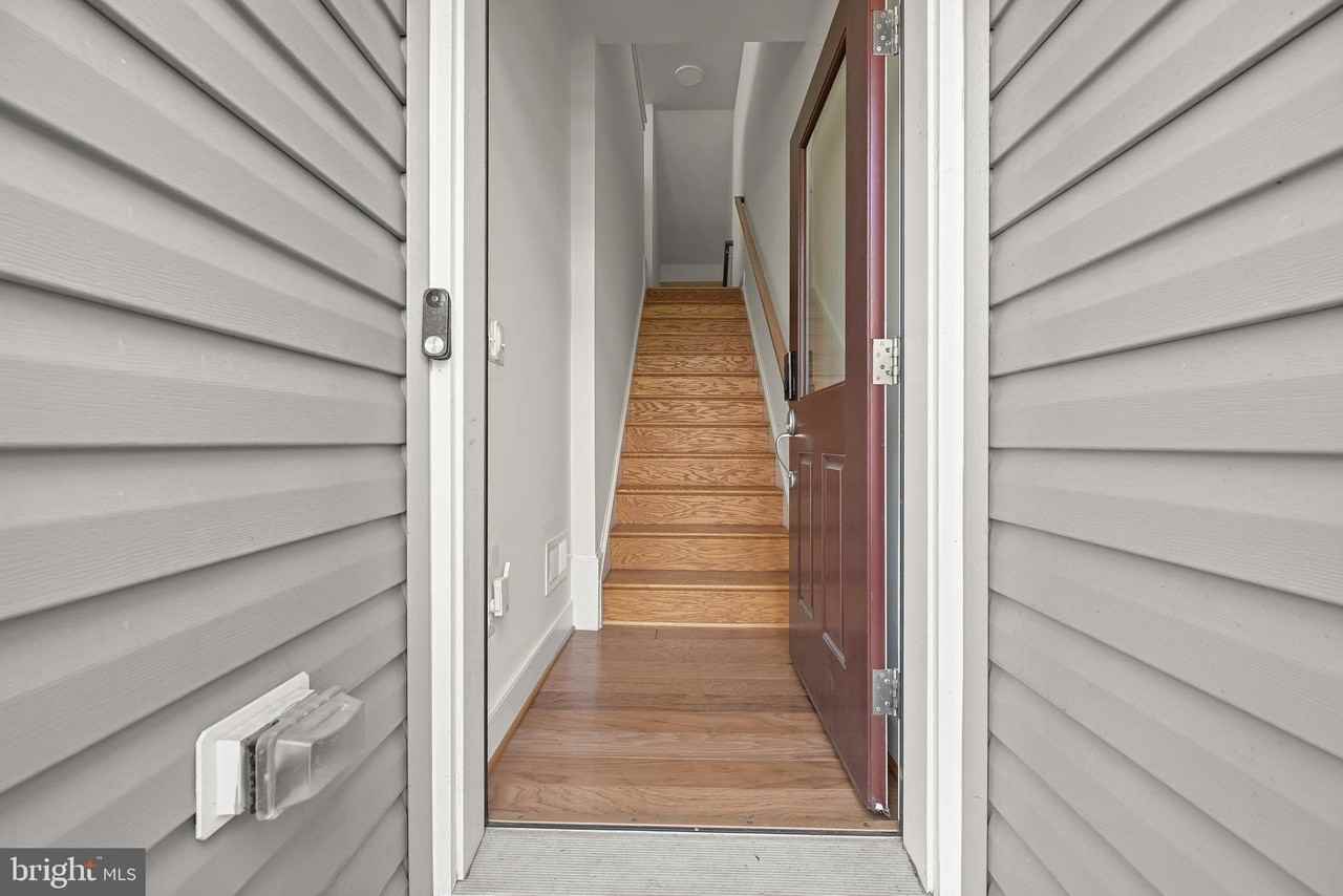 212 Upper Brook Ter - Photo 3 of 46