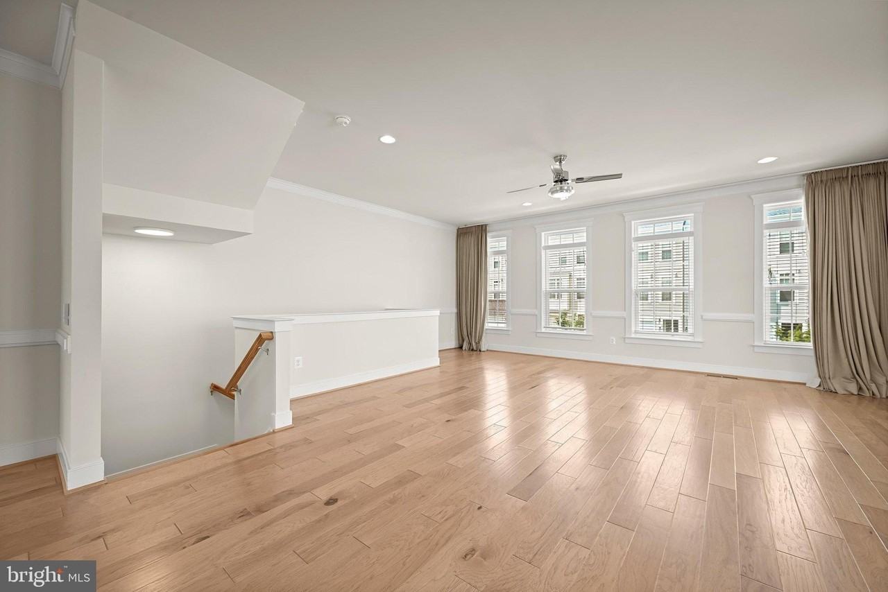 212 Upper Brook Ter - Photo 4 of 46