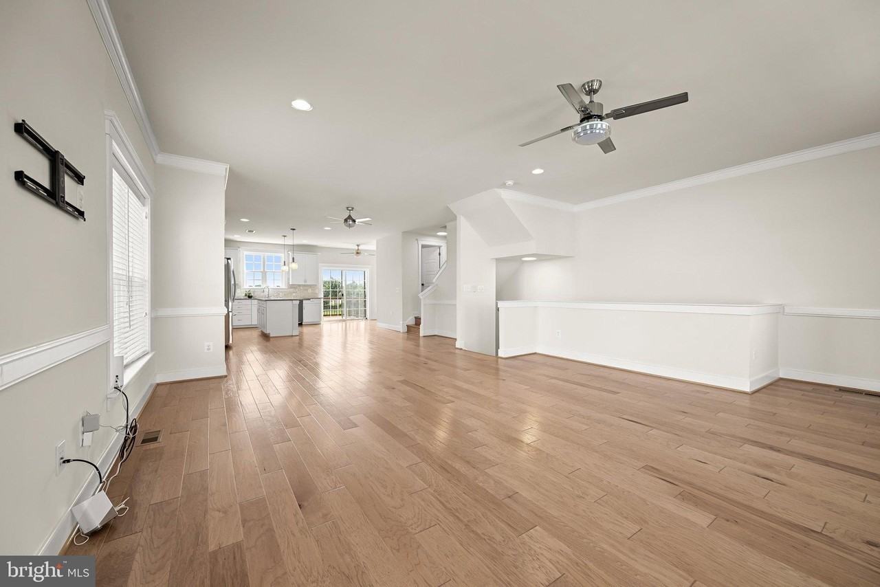 212 Upper Brook Ter - Photo 6 of 46