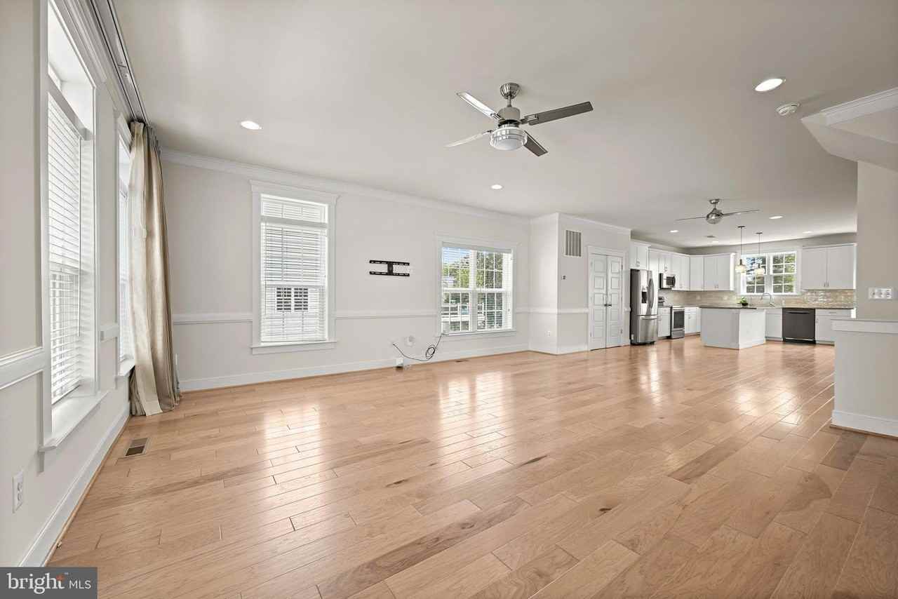 212 Upper Brook Ter - Photo 7 of 46
