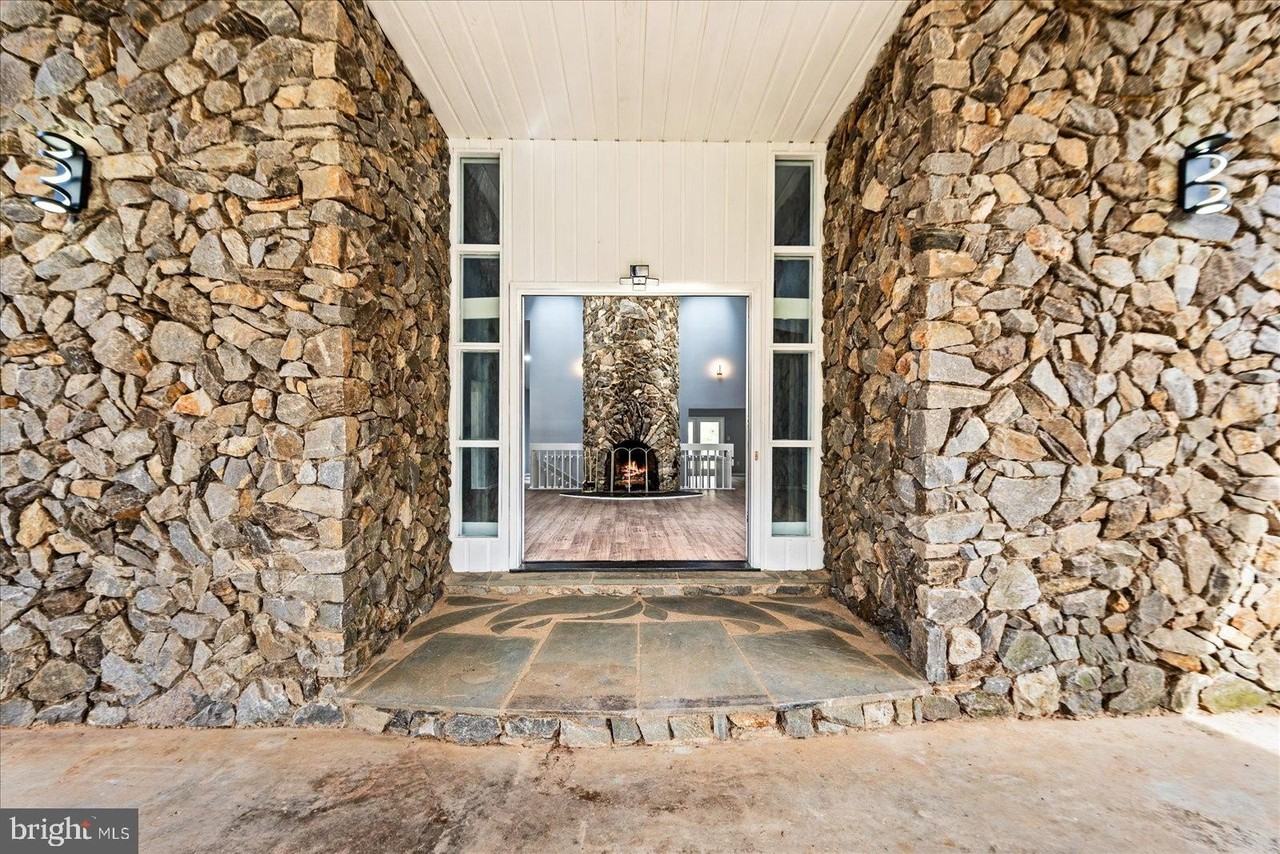 7621 River Rd - Photo 2 of 50