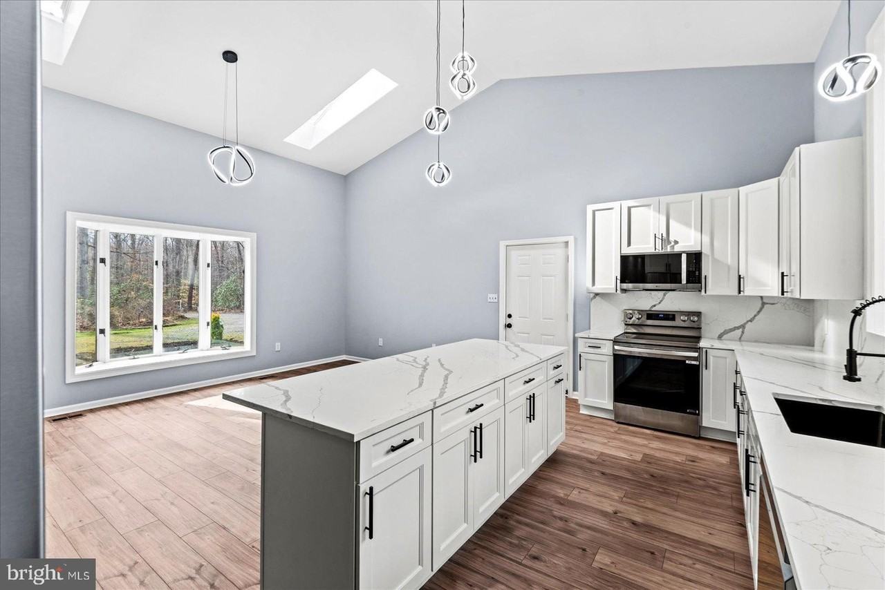 7621 River Rd - Photo 4 of 50