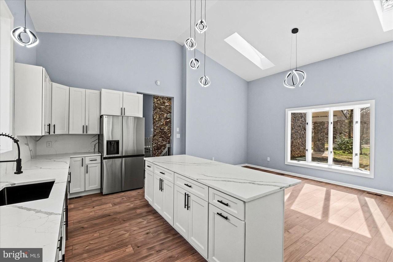 7621 River Rd - Photo 5 of 50