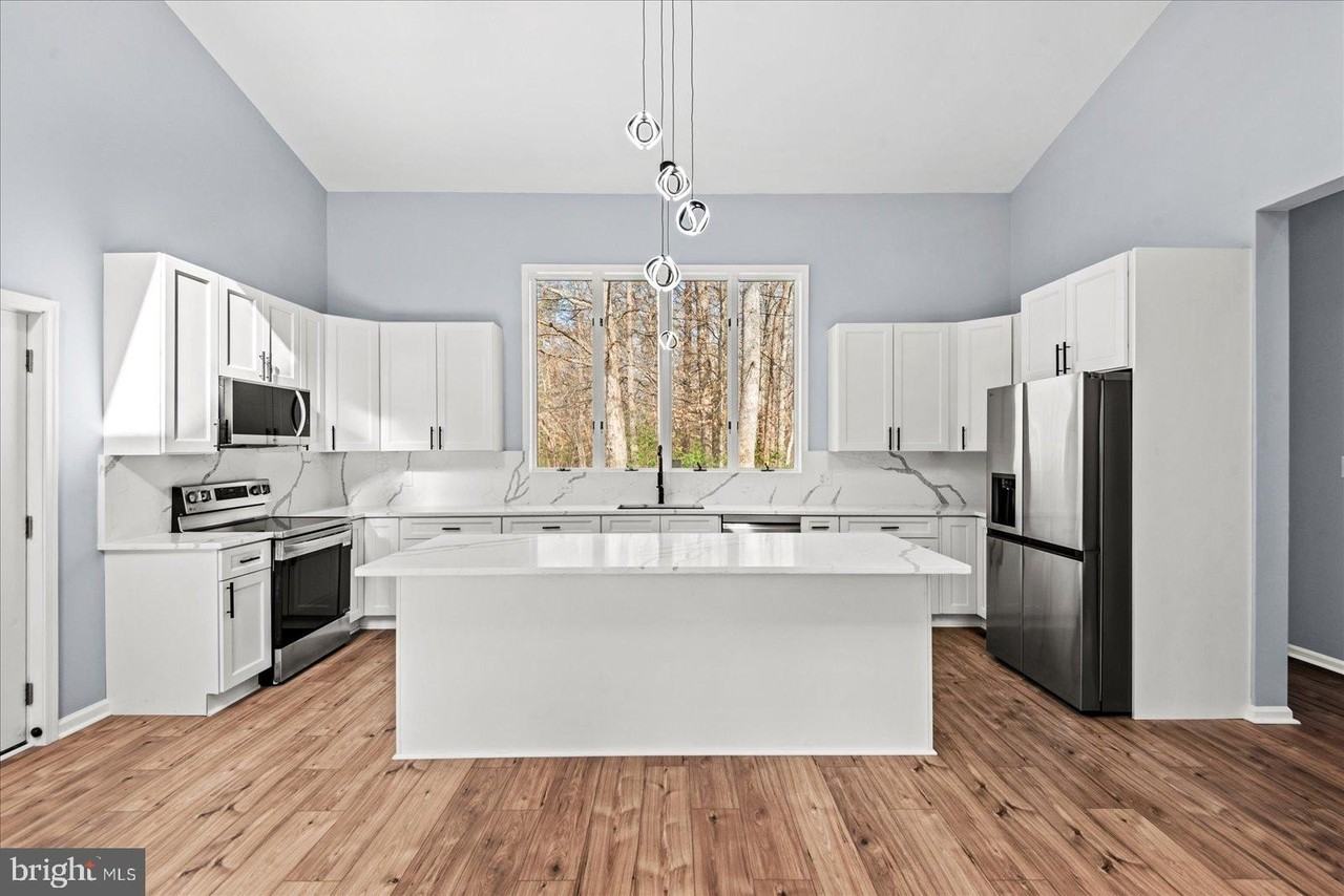 7621 River Rd - Photo 6 of 50