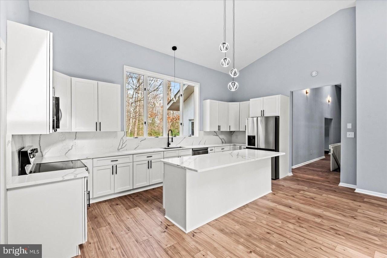 7621 River Rd - Photo 7 of 50