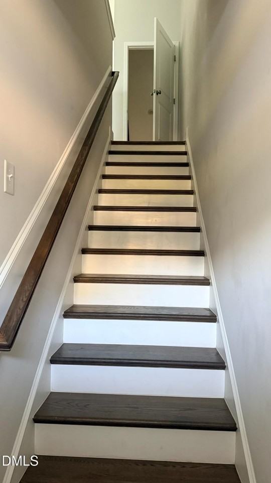 1021 Commack Dr - Photo 3 of 46