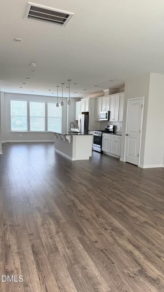 1021 Commack Dr - Photo 4 of 46