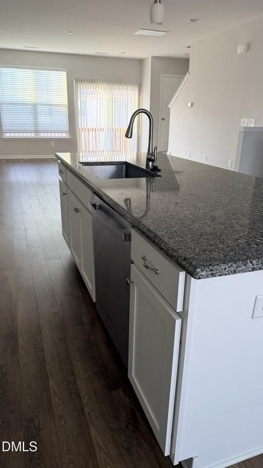 1021 Commack Dr - Photo 6 of 46