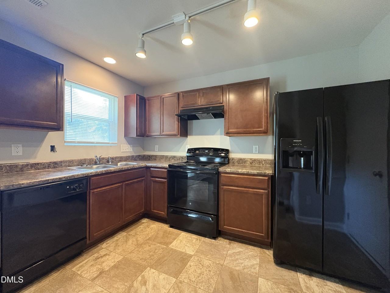 1444 Tamarino Dr - Photo 5 of 22