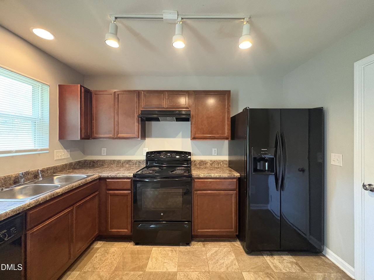 1444 Tamarino Dr - Photo 6 of 22