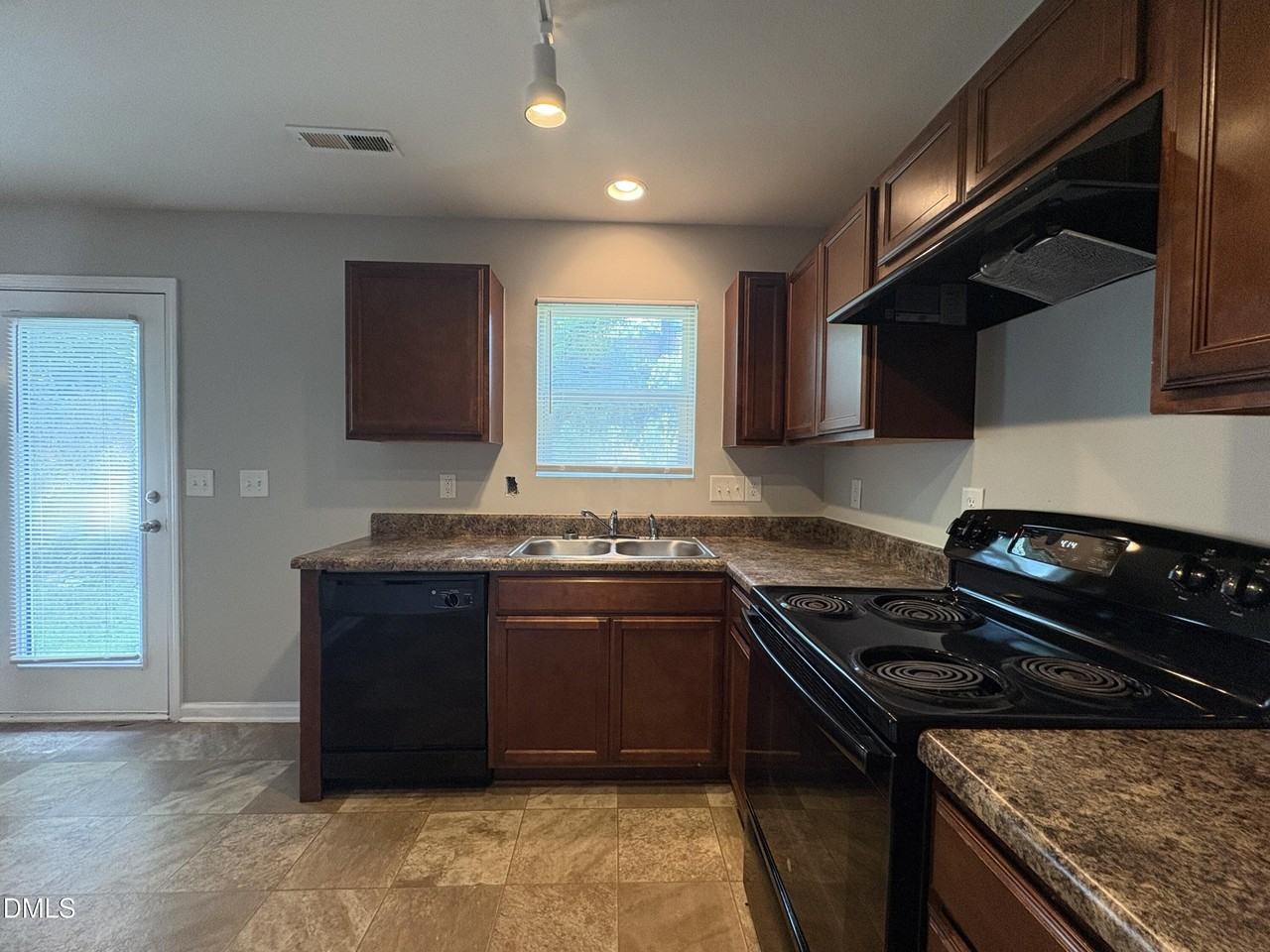1444 Tamarino Dr - Photo 7 of 22
