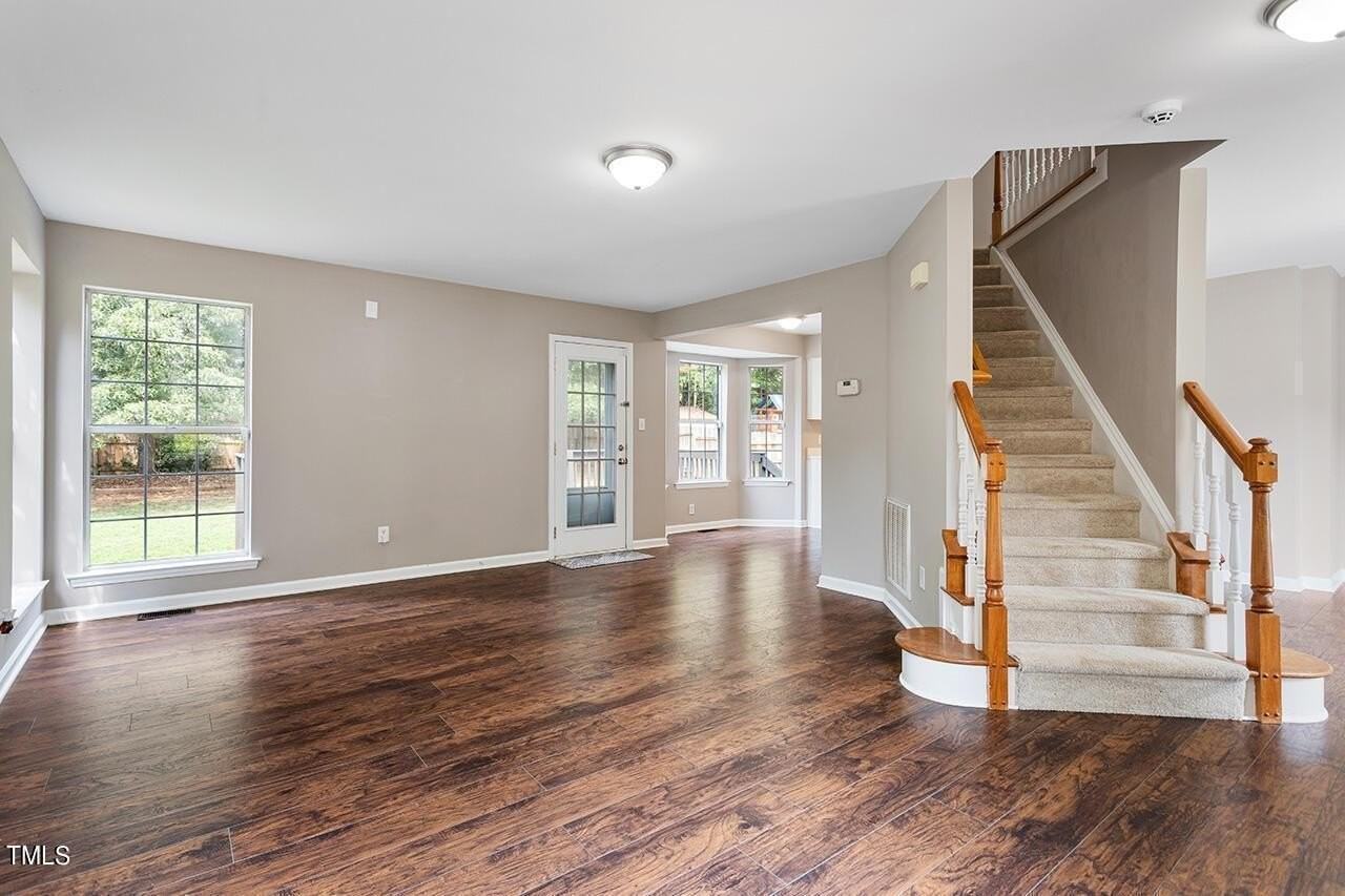209 Trailview Dr - Photo 2 of 32