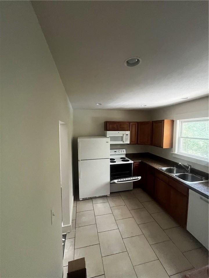 871 W Ingomar Rd - Photo 5 of 19